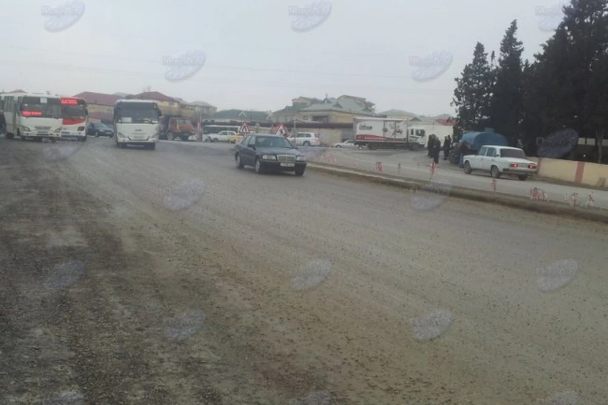 В Баку недостроенная дорог открыта для автодвижения В Баку недостроенная дорог открыта для автодвижения
