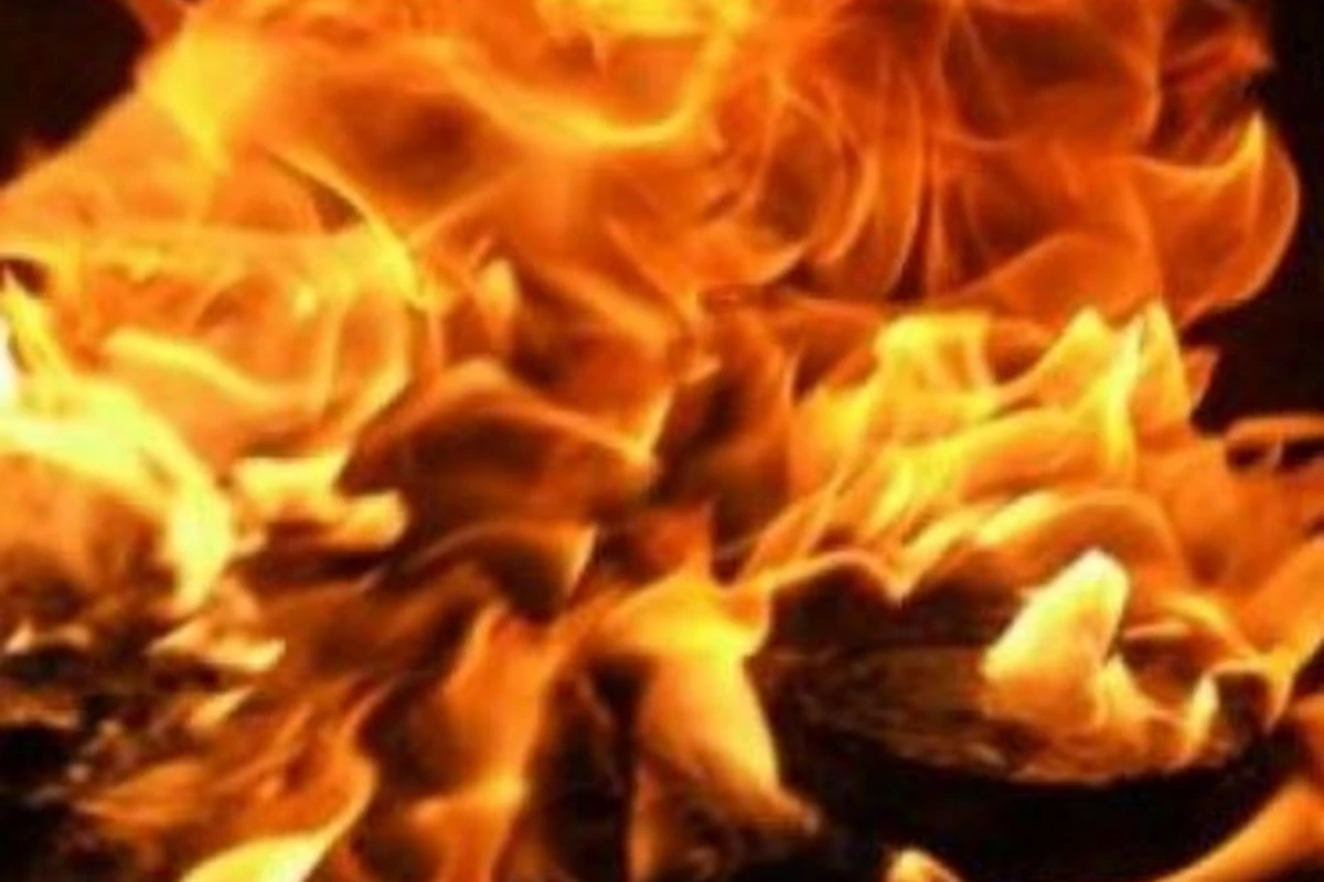 Пожар в жилом доме в Баку потушен