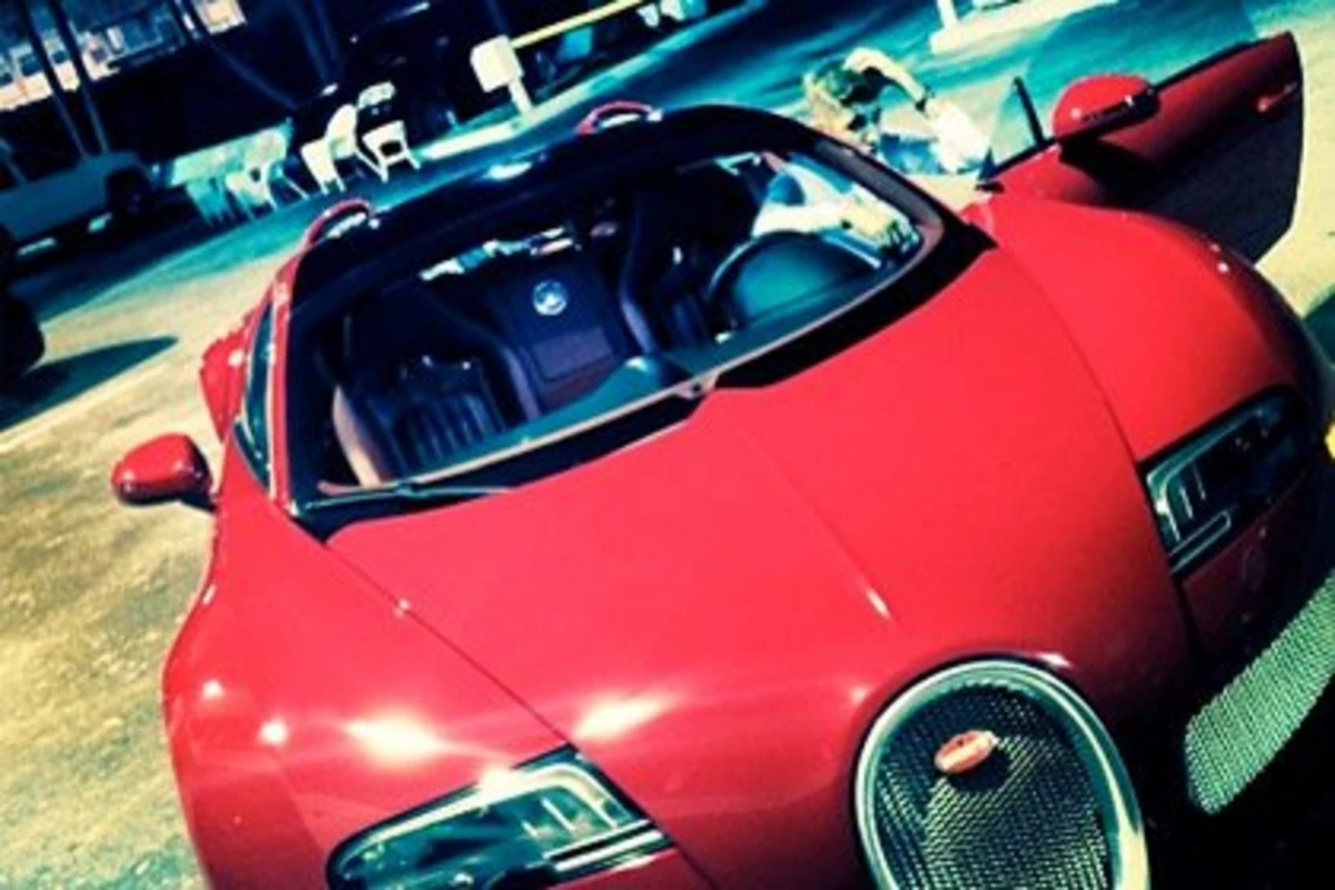Биберу подарили Bugatti Veyron стоимостью более двух миллионов евро Биберу подарили Bugatti Veyron стоимостью более двух миллионов евро