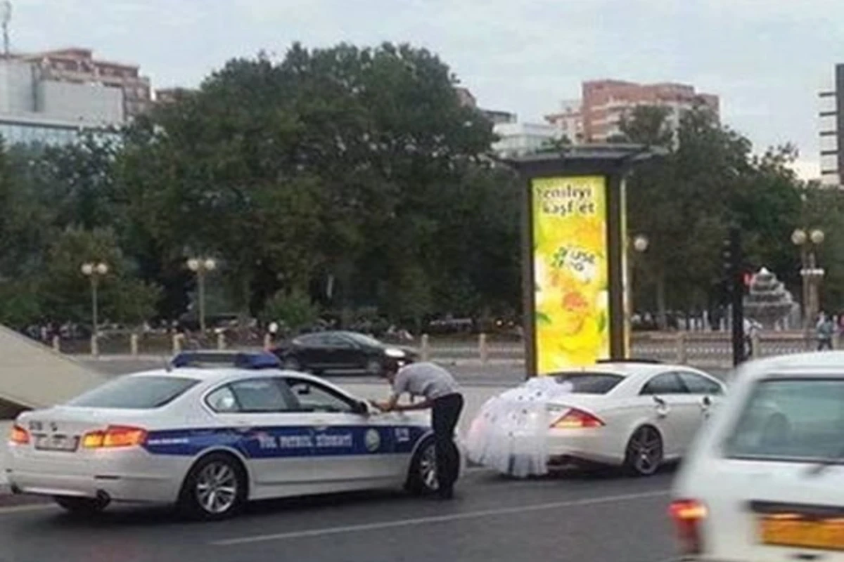 В Баку дорожная полиция начала штрафовать свадебные авто