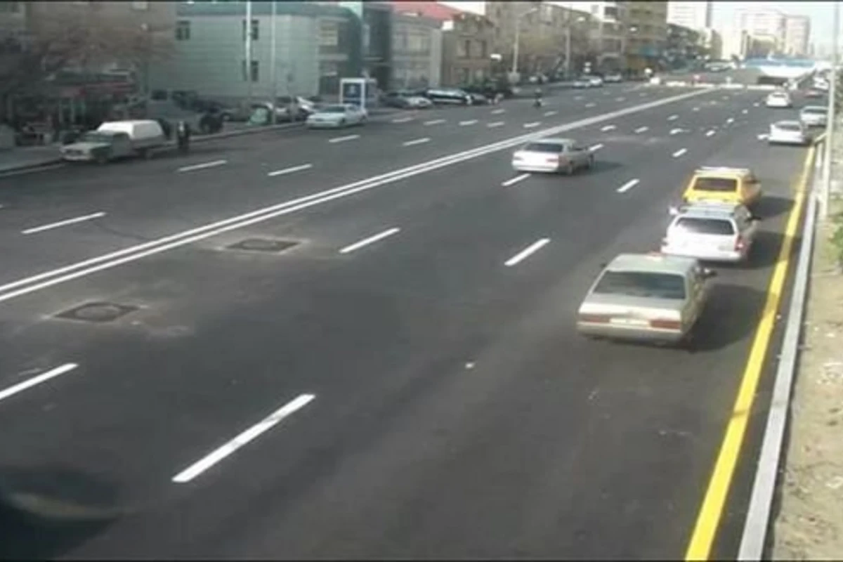 В Баку на улице, закрытой на ремонт, восстановлено автодвижение