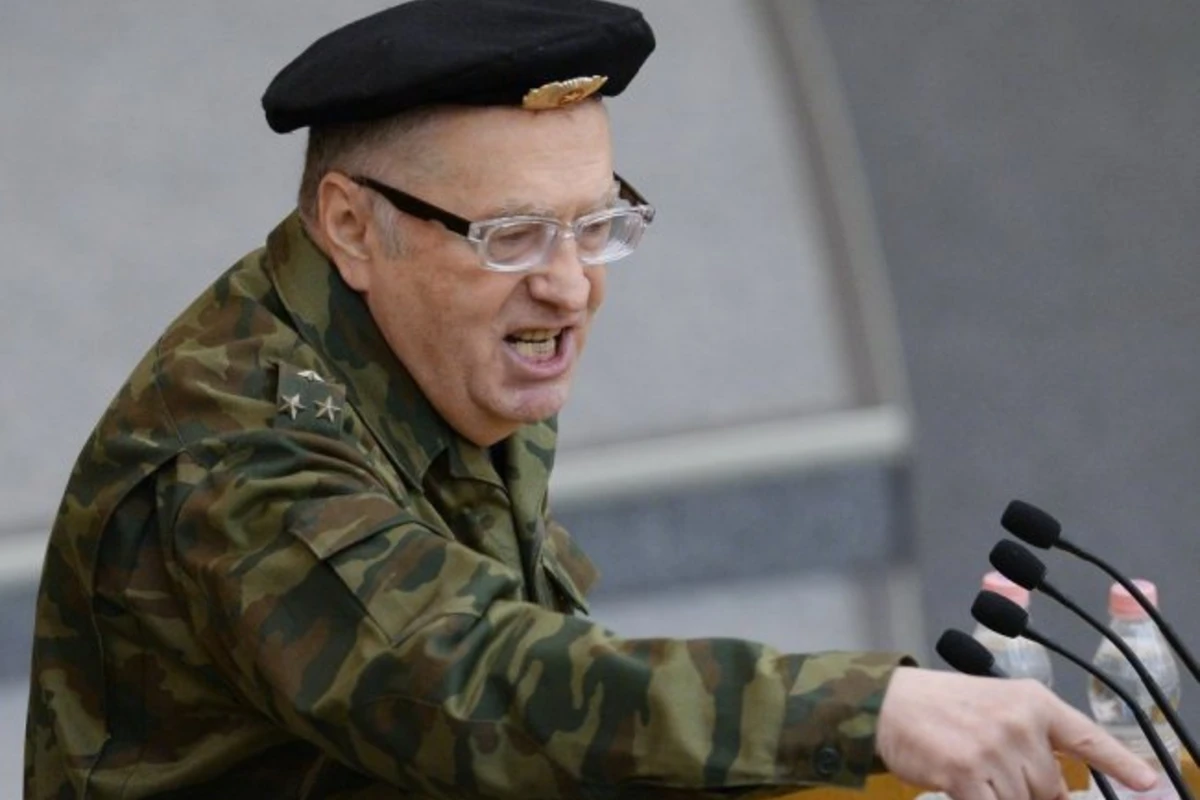 Жириновский пришел в Госдуму в военной форме