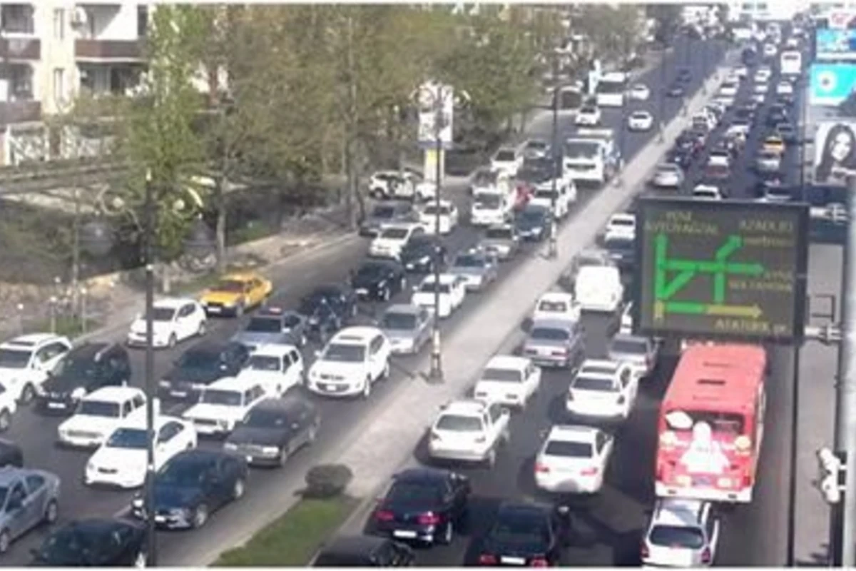 В Баку будет ограничено движение транспорта