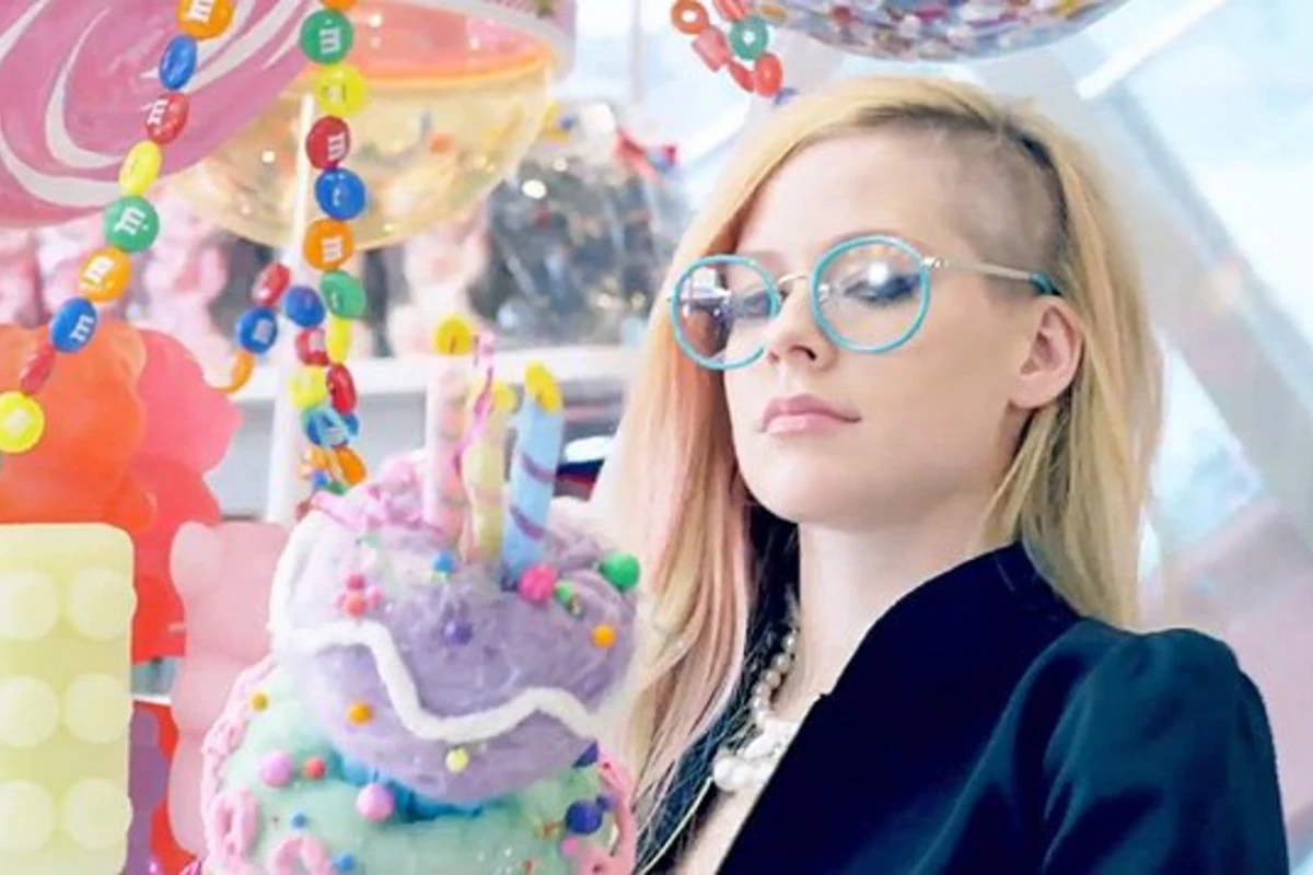 Аврил Лавинь выпустила клип Hello Kitty (видео) Аврил Лавинь выпустила клип Hello Kitty (видео)