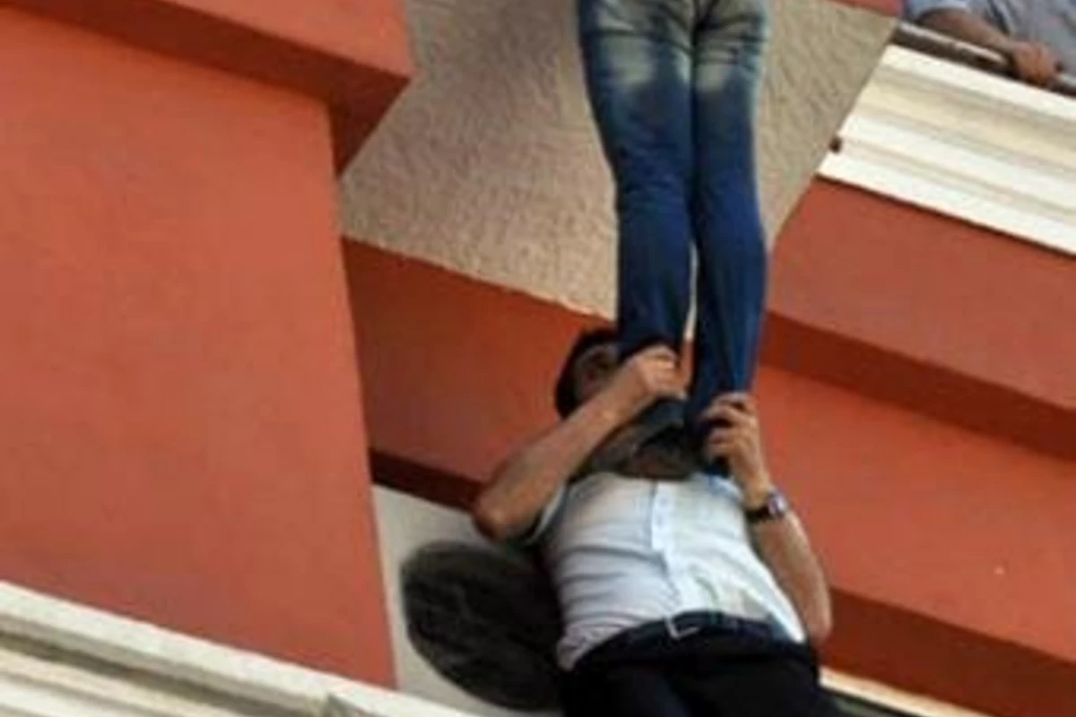В Баку девушка совершила попытку самоубийства