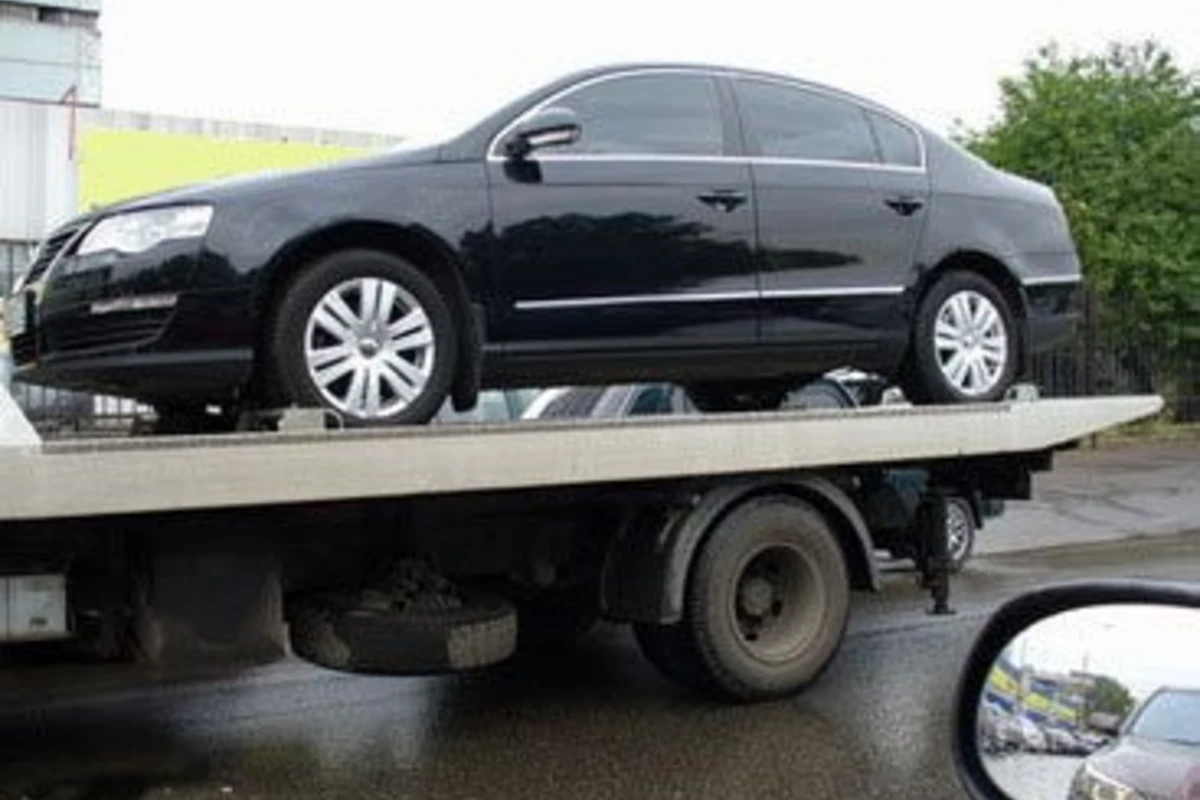 В Баку массово эвакуируют автомобили