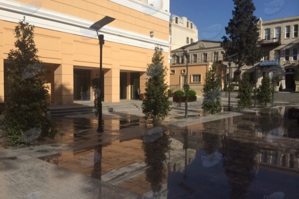 В новом бакинском сквере не поставили урны