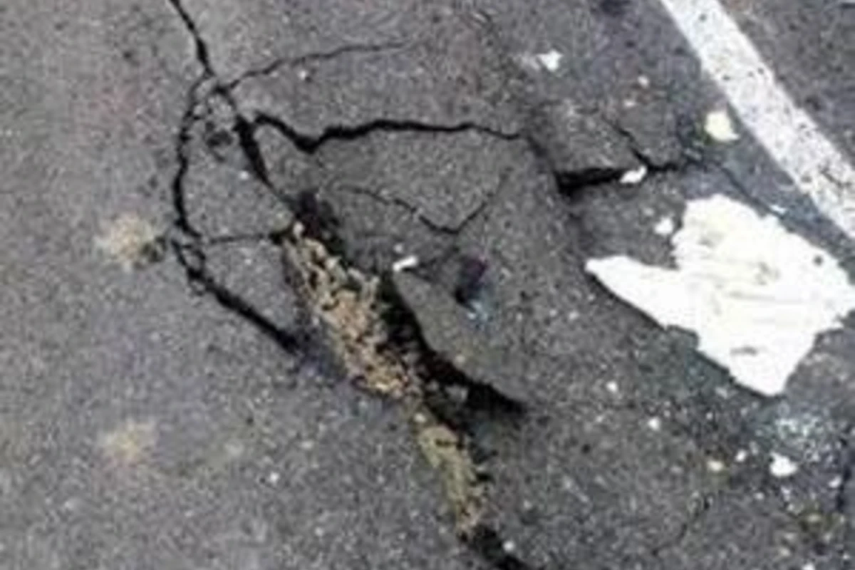 В Баку на автодороге в нескольких местах просел асфальт