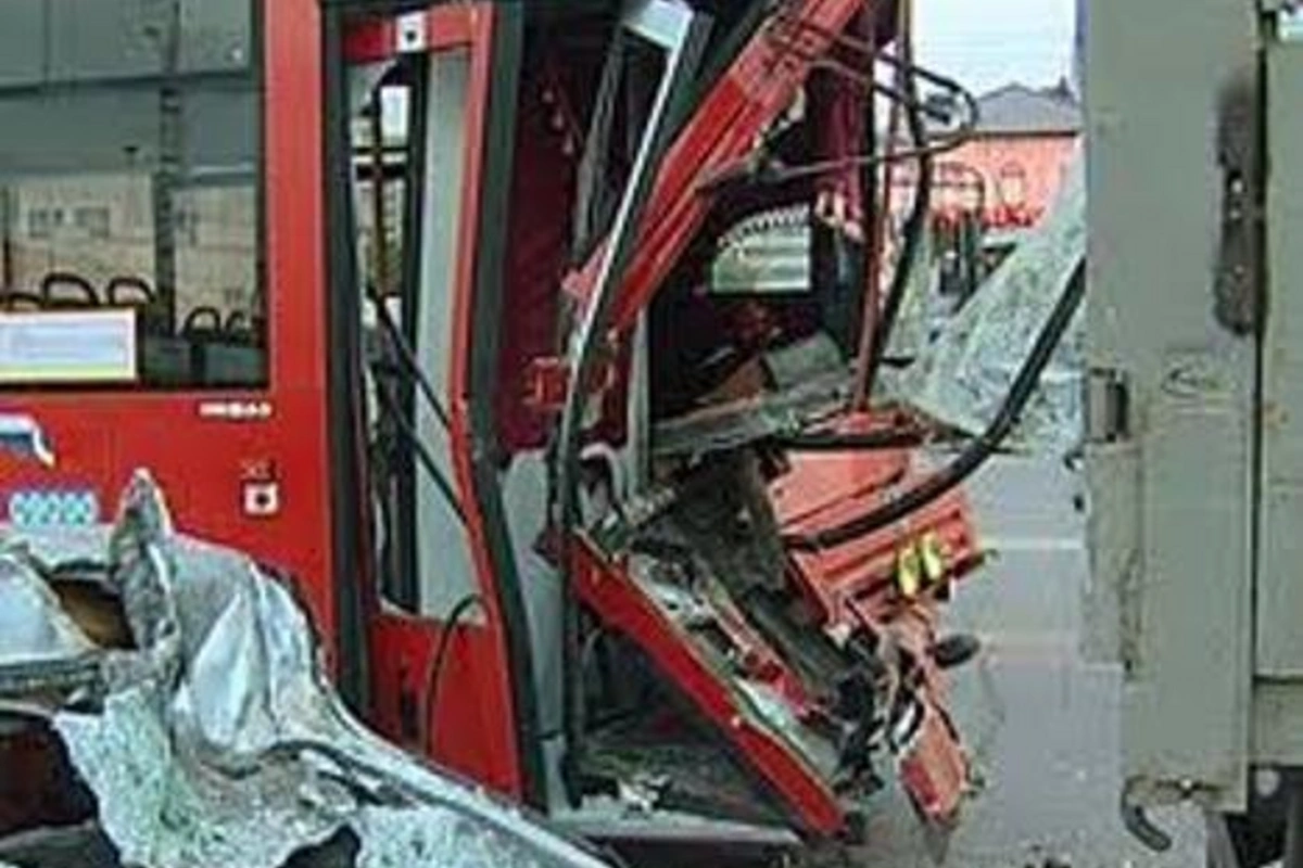 В Баку пассажирский автобус попал в ДТП