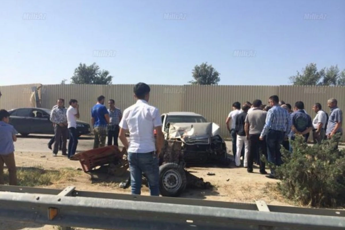 Страшное ДТП в Баку: автомобиль разорвало на две части Страшное ДТП в Баку: автомобиль разорвало на две части