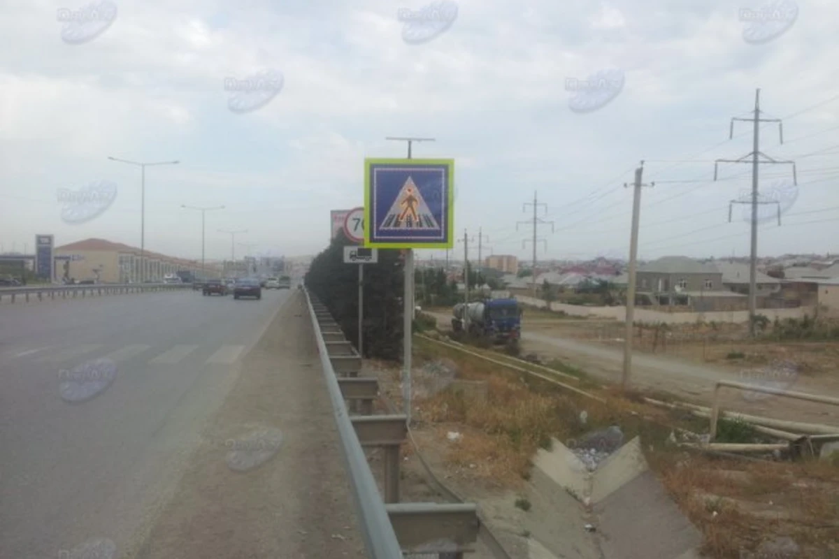 В Баку устанавливают знаки нового поколения