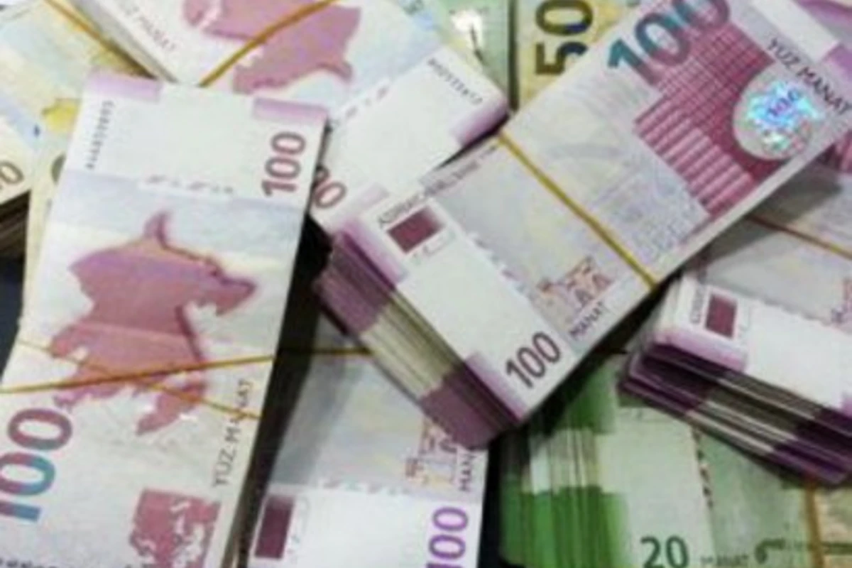 В Азербайджане 200 000 манатов были закопаны на кладбище