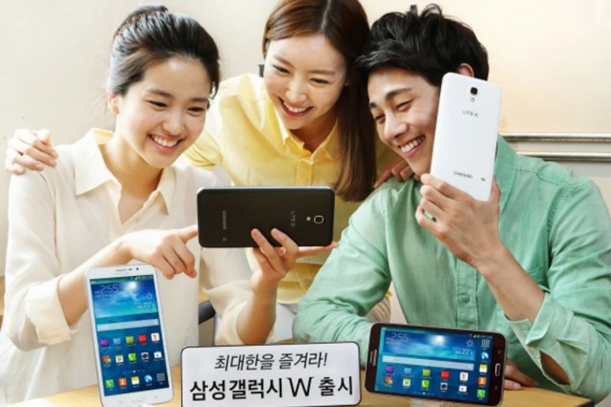 Samsung представила гигантский смартфон