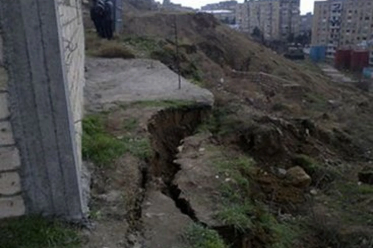 В Азербайджане произошел сильный оползень