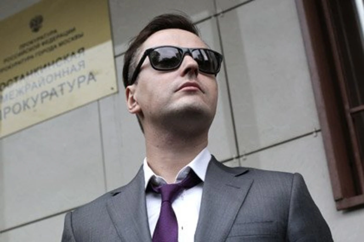 Певец Витас разбил окно и сбежал в Германию