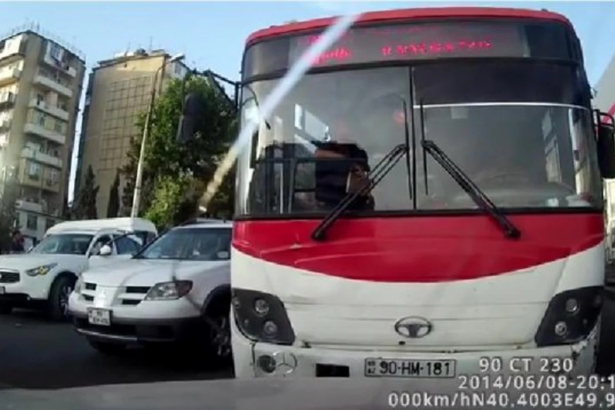 В Баку наказали наглого водителя автобуса (видео)
