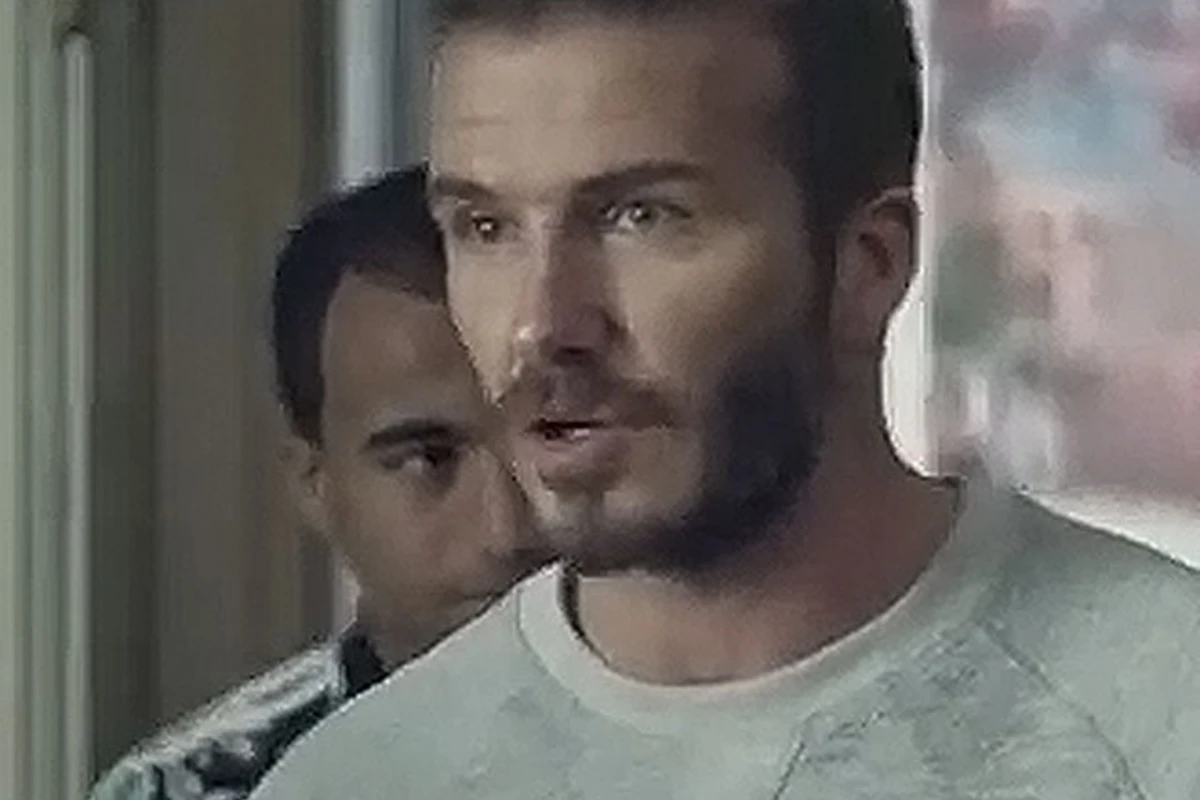 Звезды футбола разнесли особняк Дэвида Бекхэма, гоняя мяч (видео)