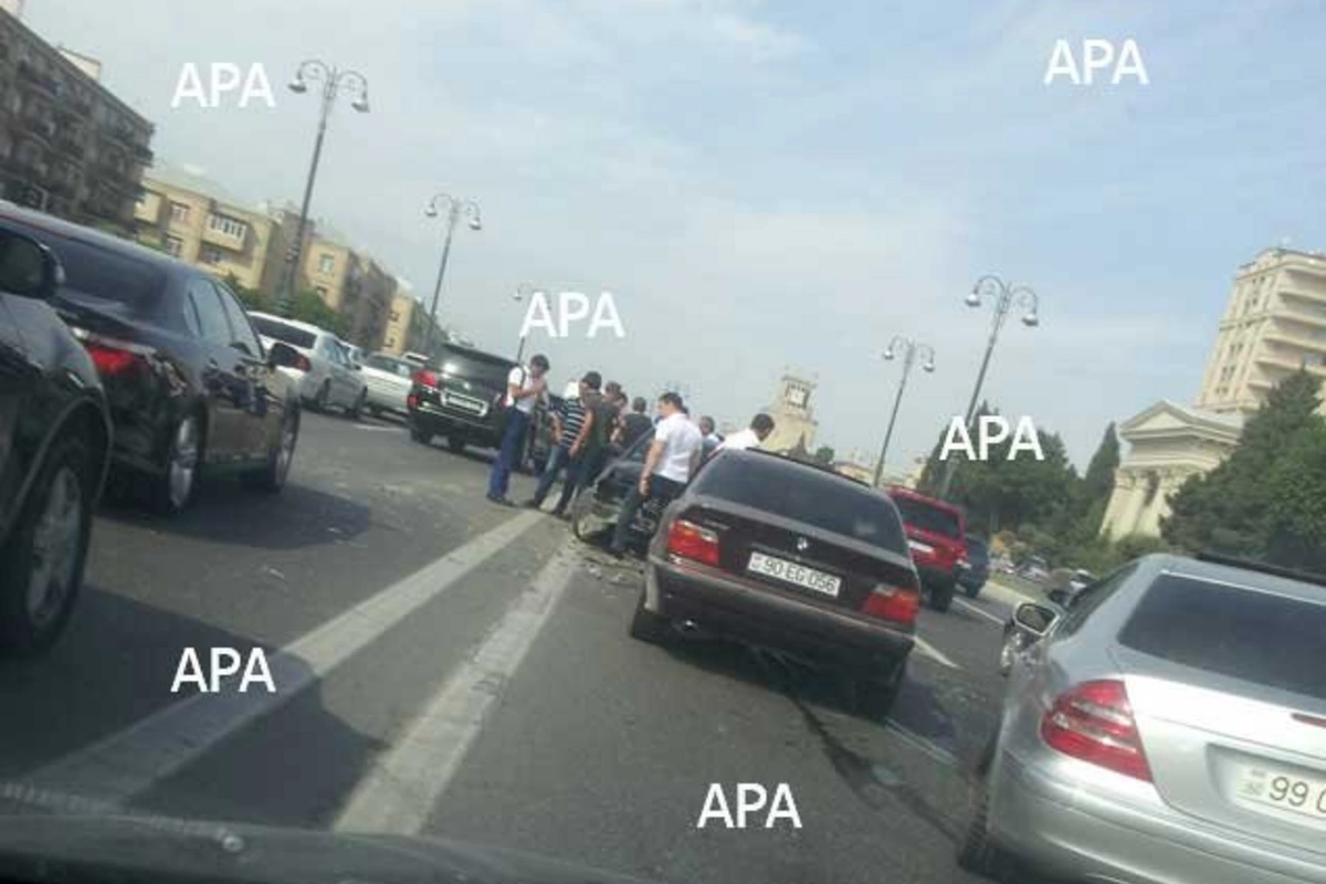 В Баку цепная авария стала причиной пробки