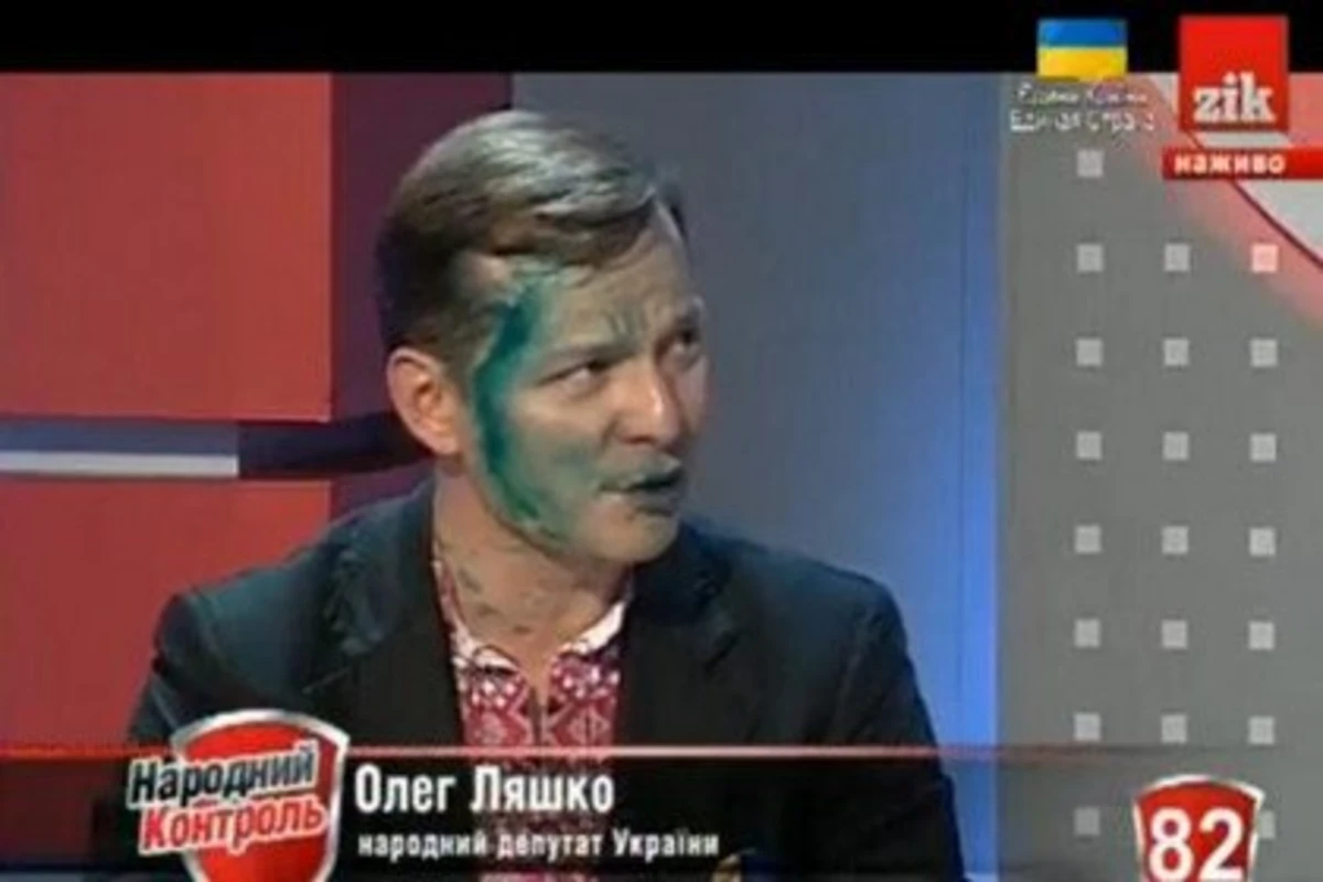 Лидера украинской Радикальной партии облили зеленкой (видео) Лидера украинской Радикальной партии облили зеленкой (видео)