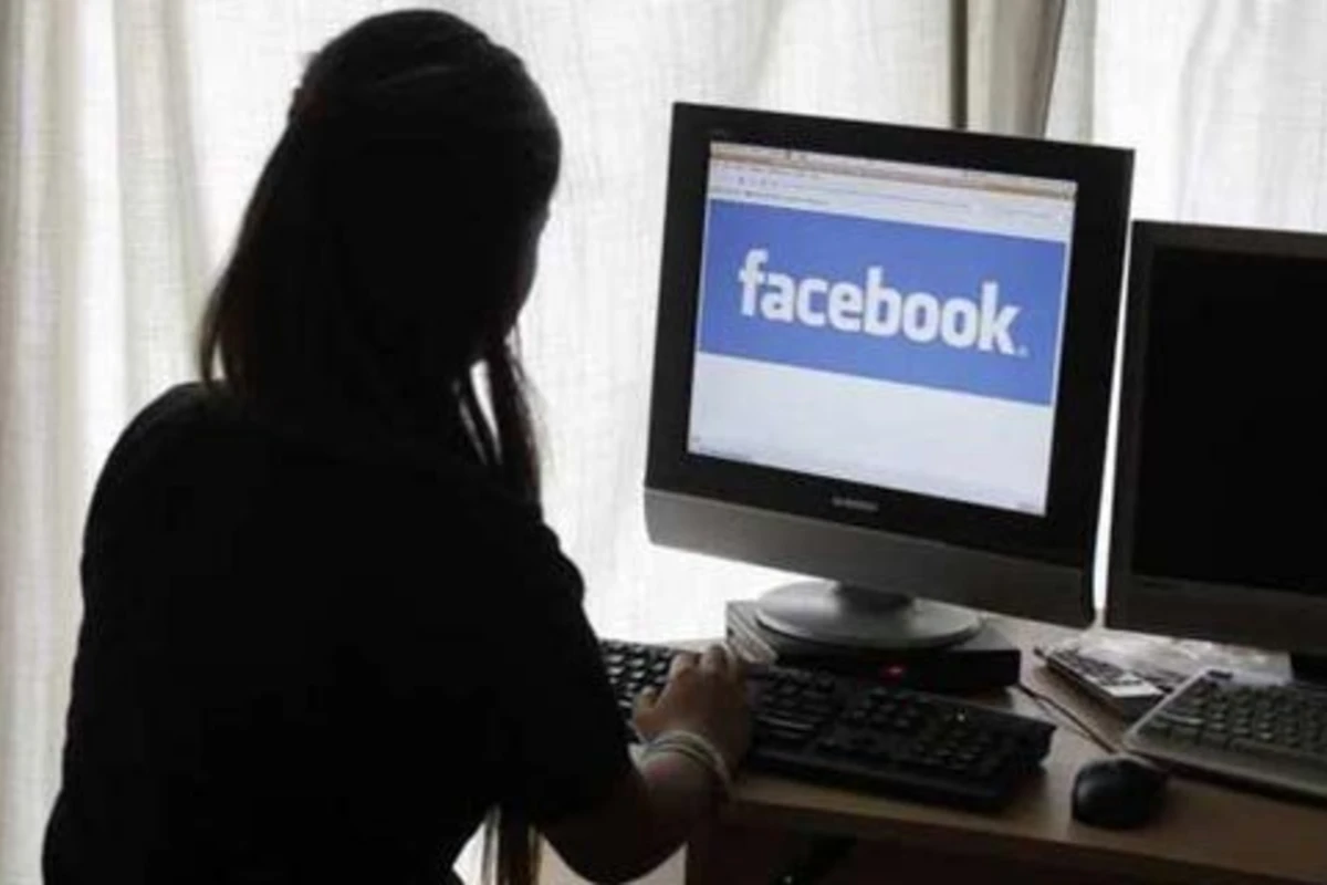 В Азербайджане жена сбежала из дома из-за знакомства в Facebook В Азербайджане жена сбежала из дома из-за знакомства в Facebook