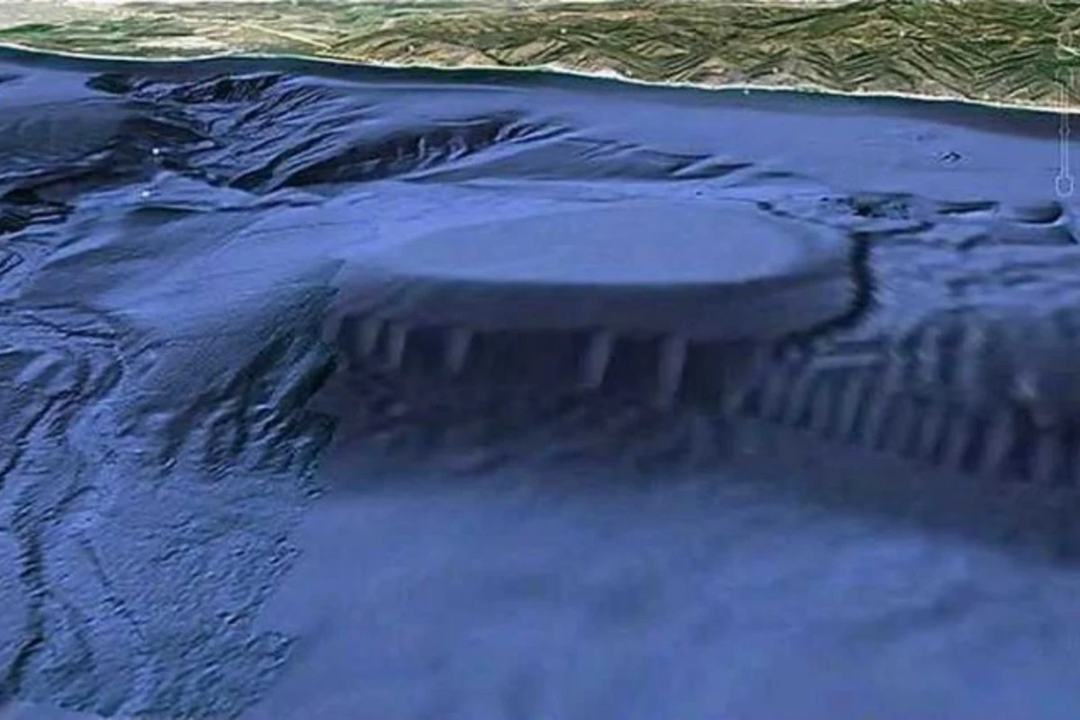 На снимках Google Earth рассмотрели подводную базу инопланетян