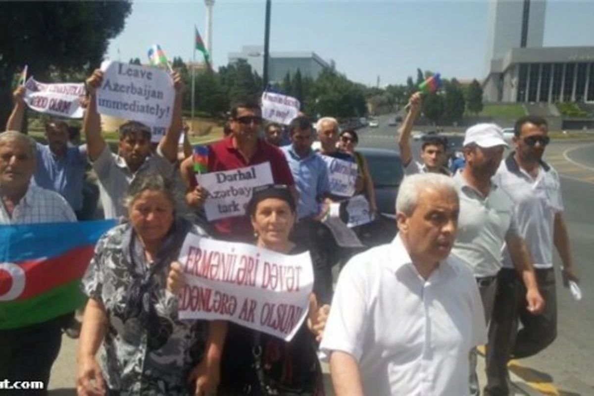 Полиция разогнала антиармянскую акцию в центре Баку