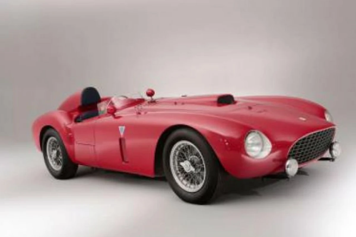Автомобиль Ferrari продан с аукциона за рекордную сумму в £10,7 млн фунтов