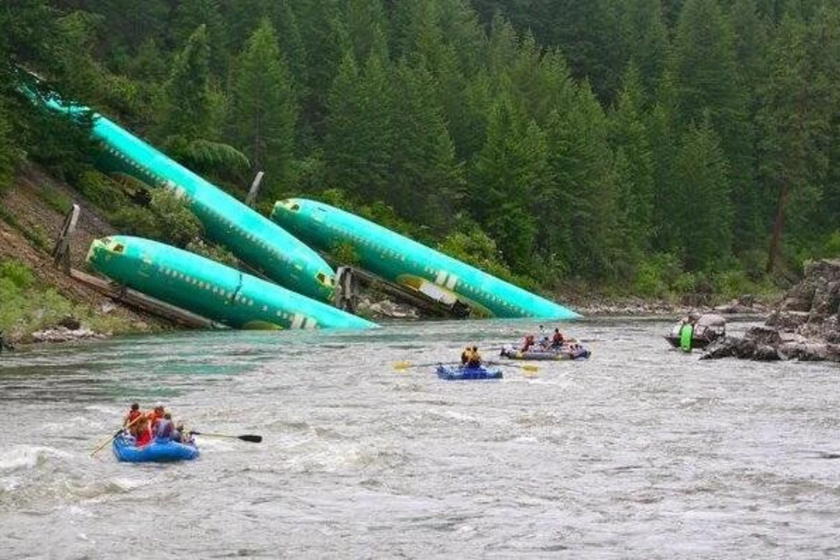 В США в реку упали 3 самолета Boeing