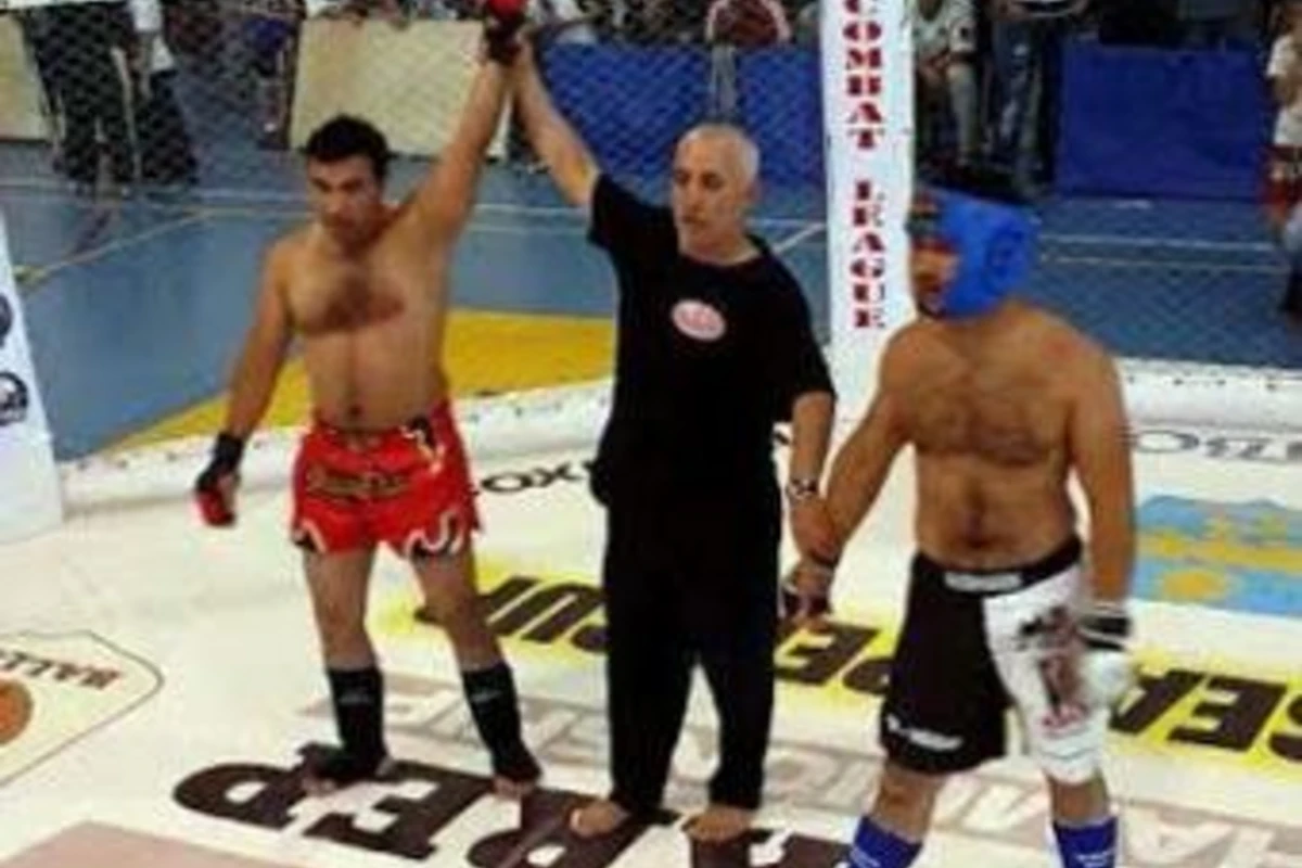 Азербайджанский спортсмен на кубке мира по боям без правил нокаутировал армянина