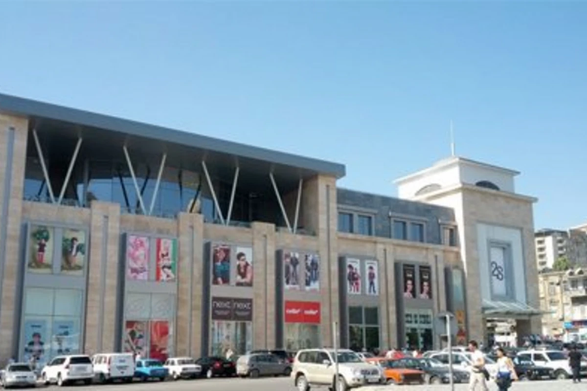 В торговом центре 28 Mall мужчине нанесли ножевое ранение