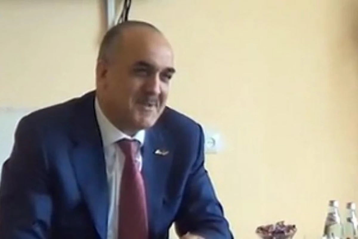 Министр прочел гражданам в Губе стихотворение (видео) Министр прочел гражданам в Губе стихотворение (видео)