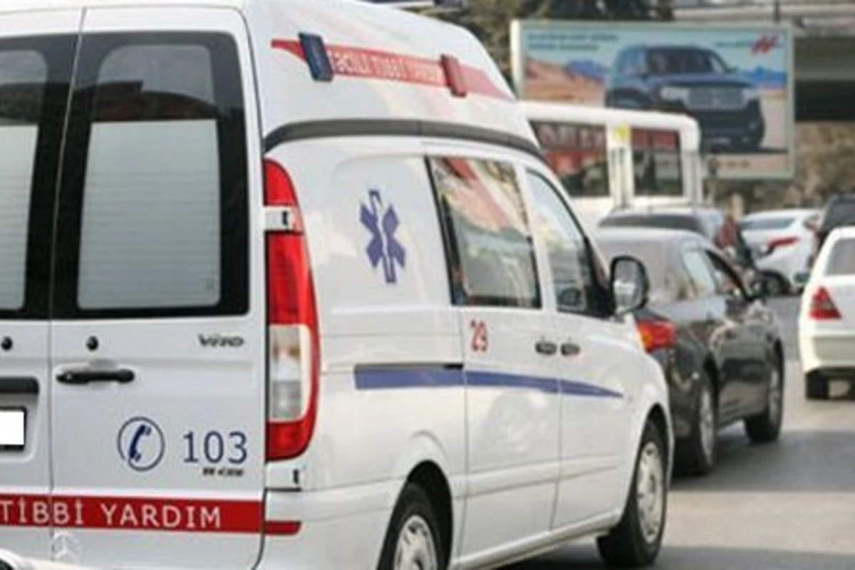 В Баку 20-летний парень выпил уксус перед станцией метро