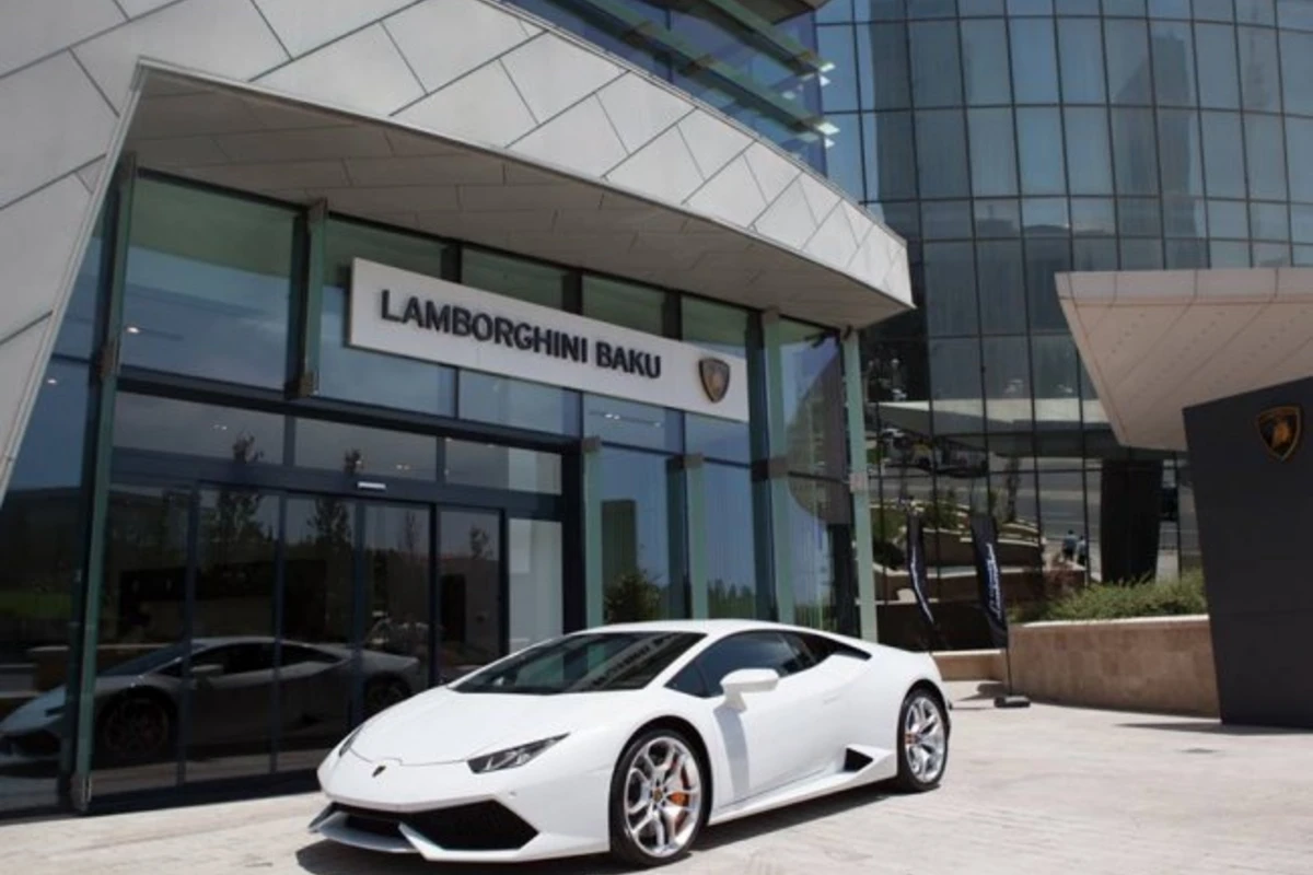Видео с грандиозного открытия Lamborghini Baku (видео) Видео с грандиозного открытия Lamborghini Baku (видео)
