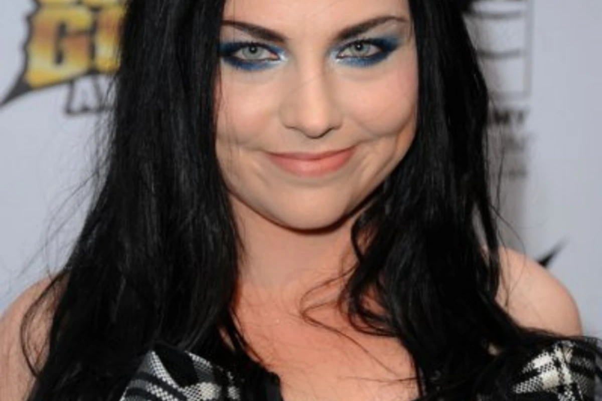 Солистка Evanescence Эми Ли родила первенца Солистка Evanescence Эми Ли родила первенца