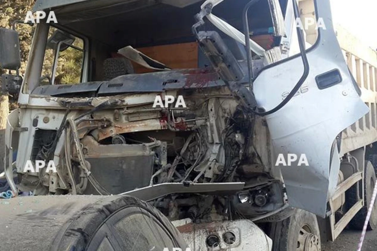 В Баку пассажирский автобус столкнулся с грузовиком