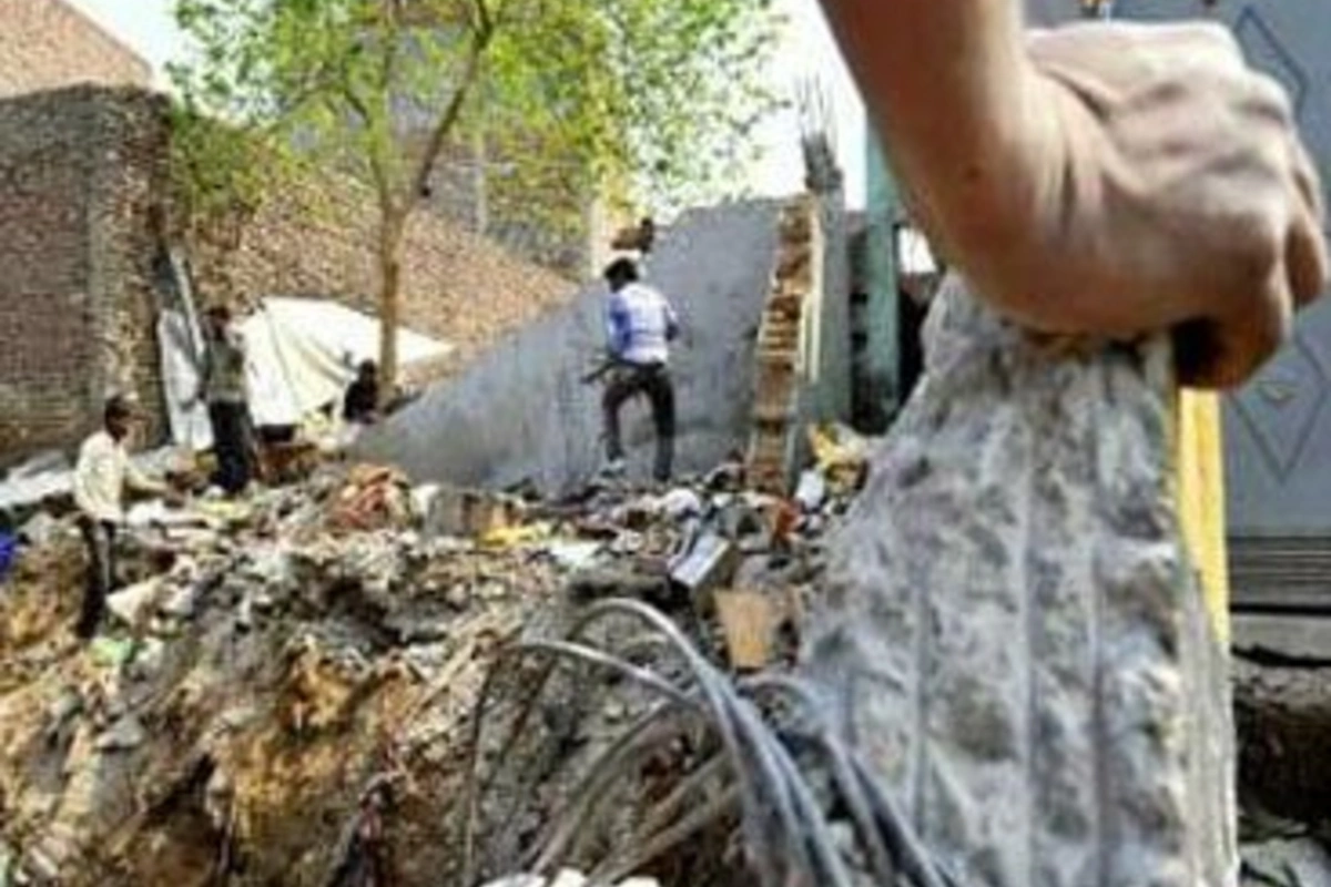 В Китае 13 человек заблокированы после обрушения туннеля