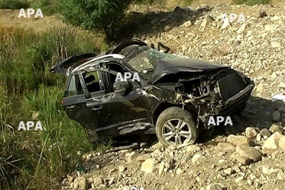 В Азербайджане автомобиль сорвался в ущелье, есть жертва