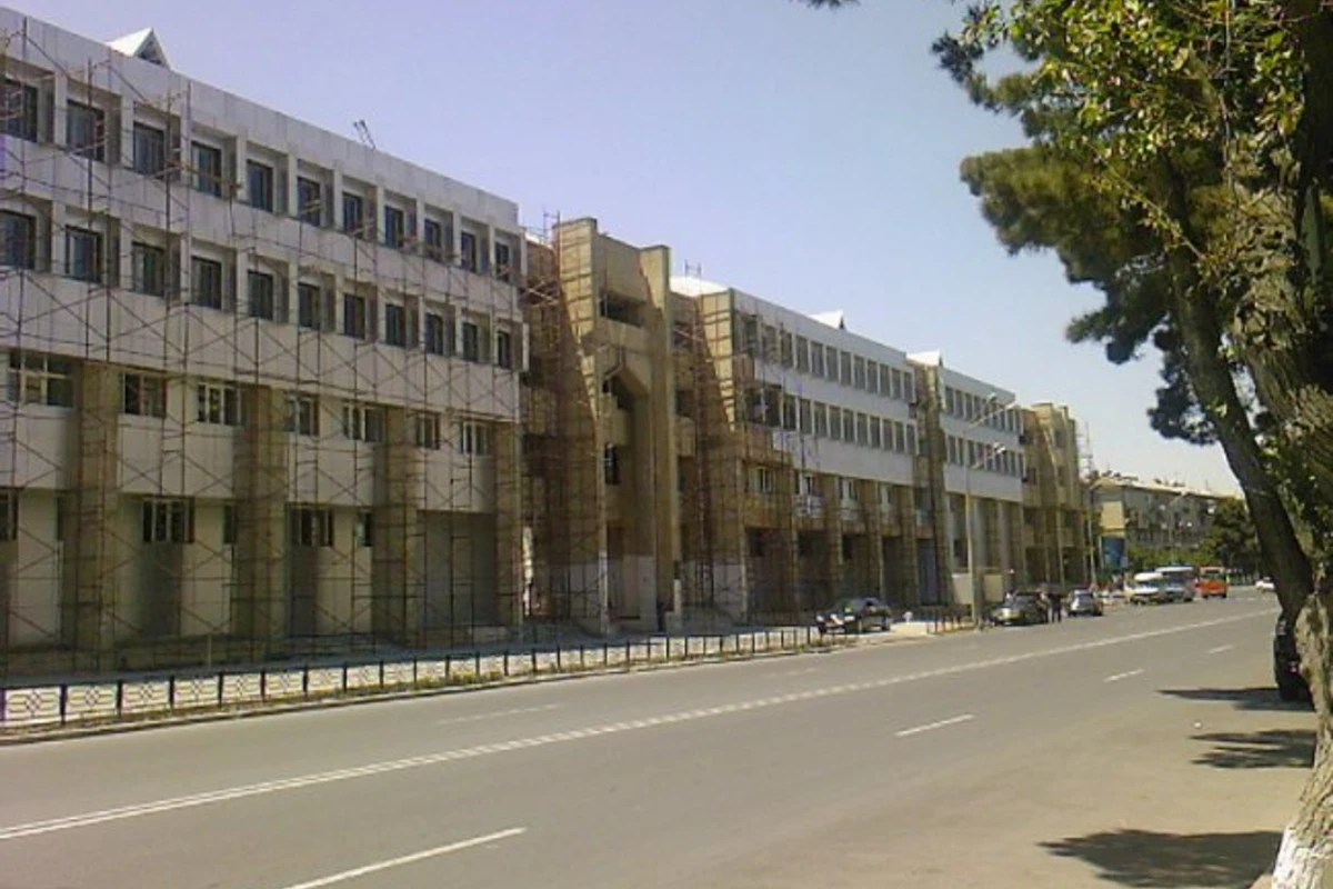 В Баку снесли школу № 20