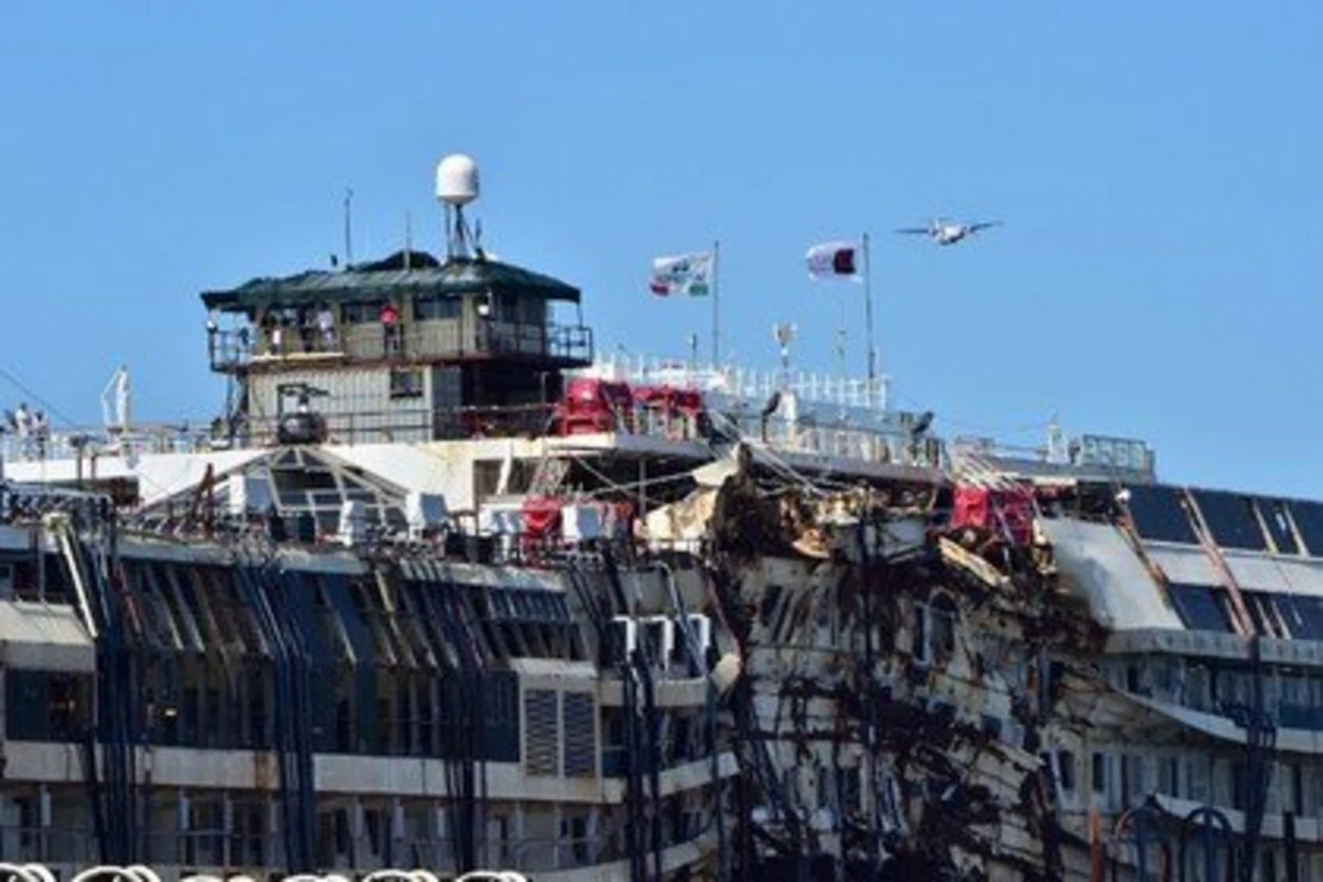 В Италии организовали экскурсии к лайнеру Costa Concordia