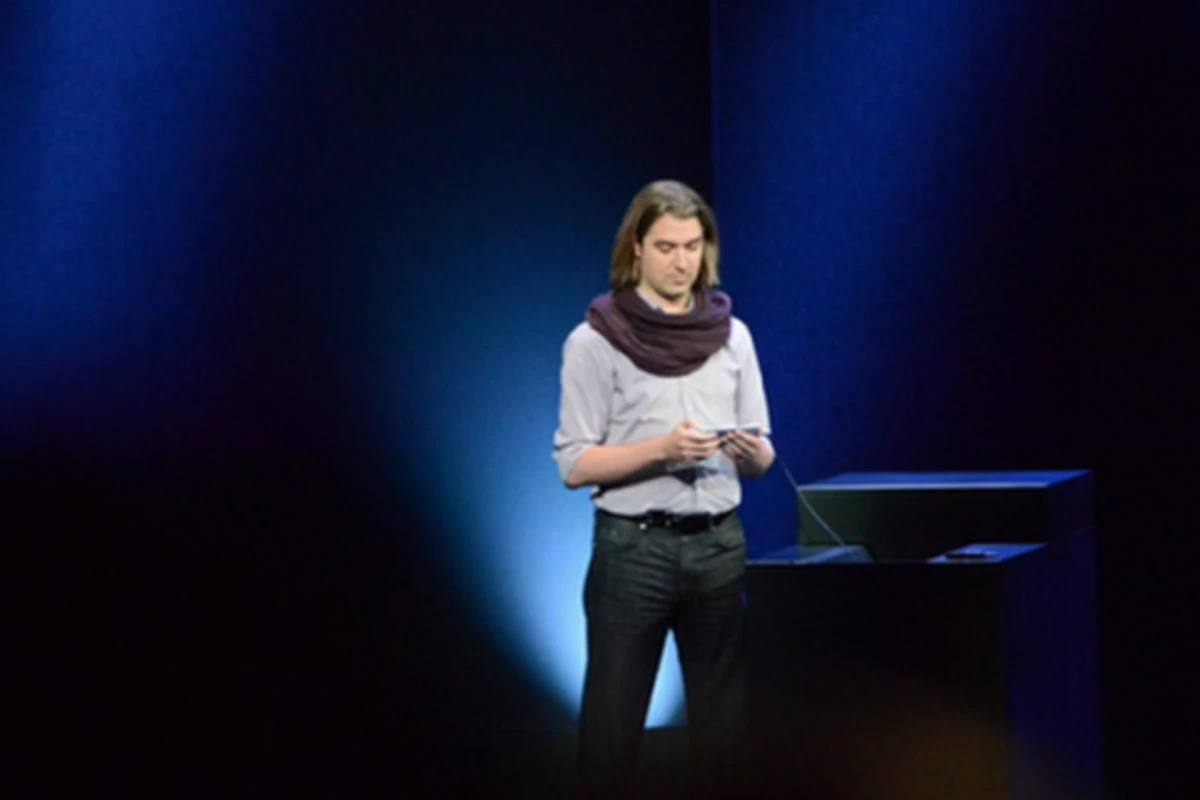 Этот парень на презентации Apple стал Интернет-мемом