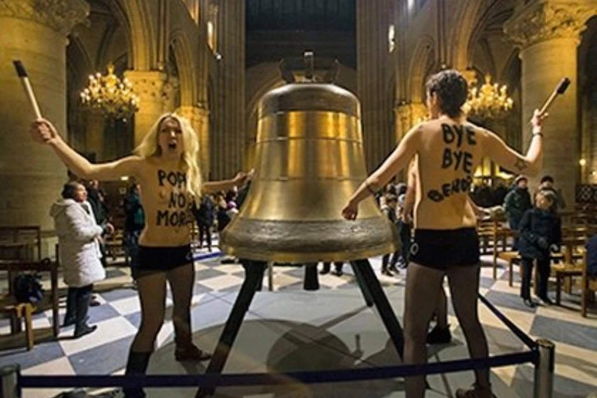 Суд оправдал активисток Femen и оштрафовал охранников собора Парижской Богоматери