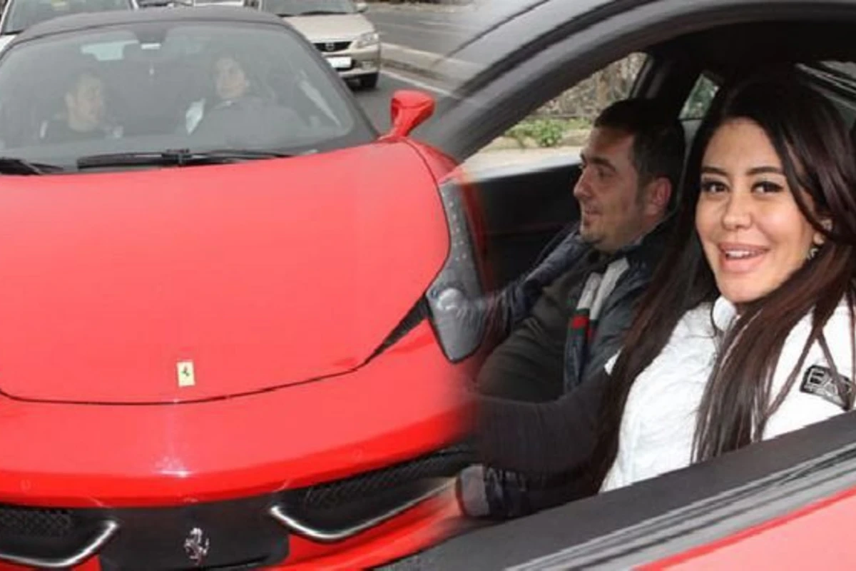 Азербайджанский бизнесмен одолжил турецкой певице Ferrari