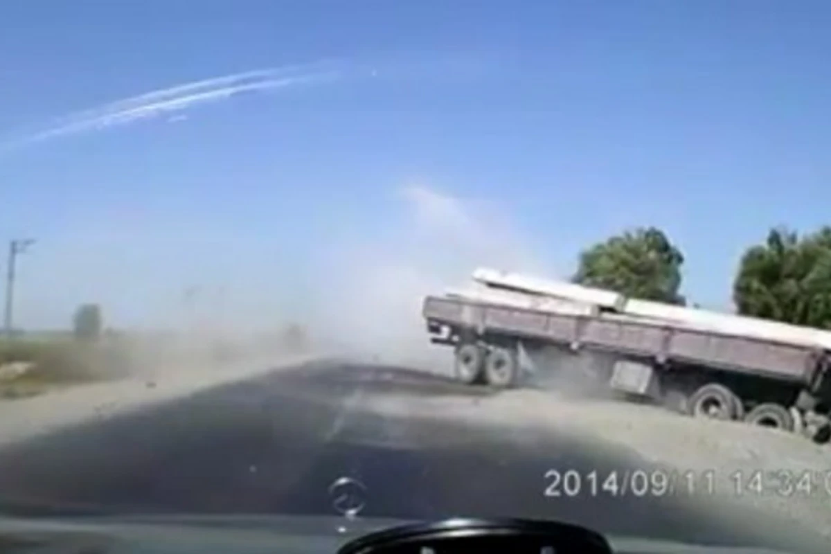 Видео ужасной аварии, произошедшей вчера в Евлахе (видео)