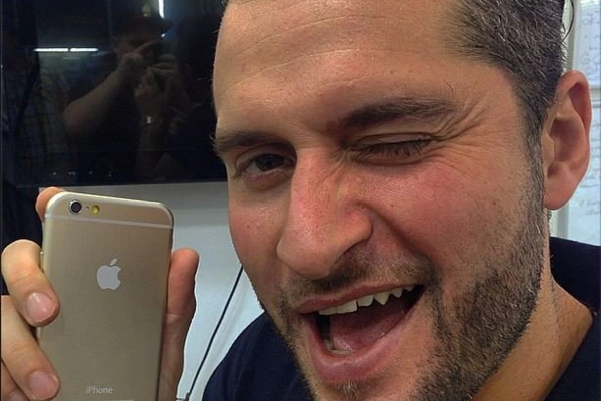 Иракли Пирцхалава разбил Iphone 6 вдребезги (видео)
