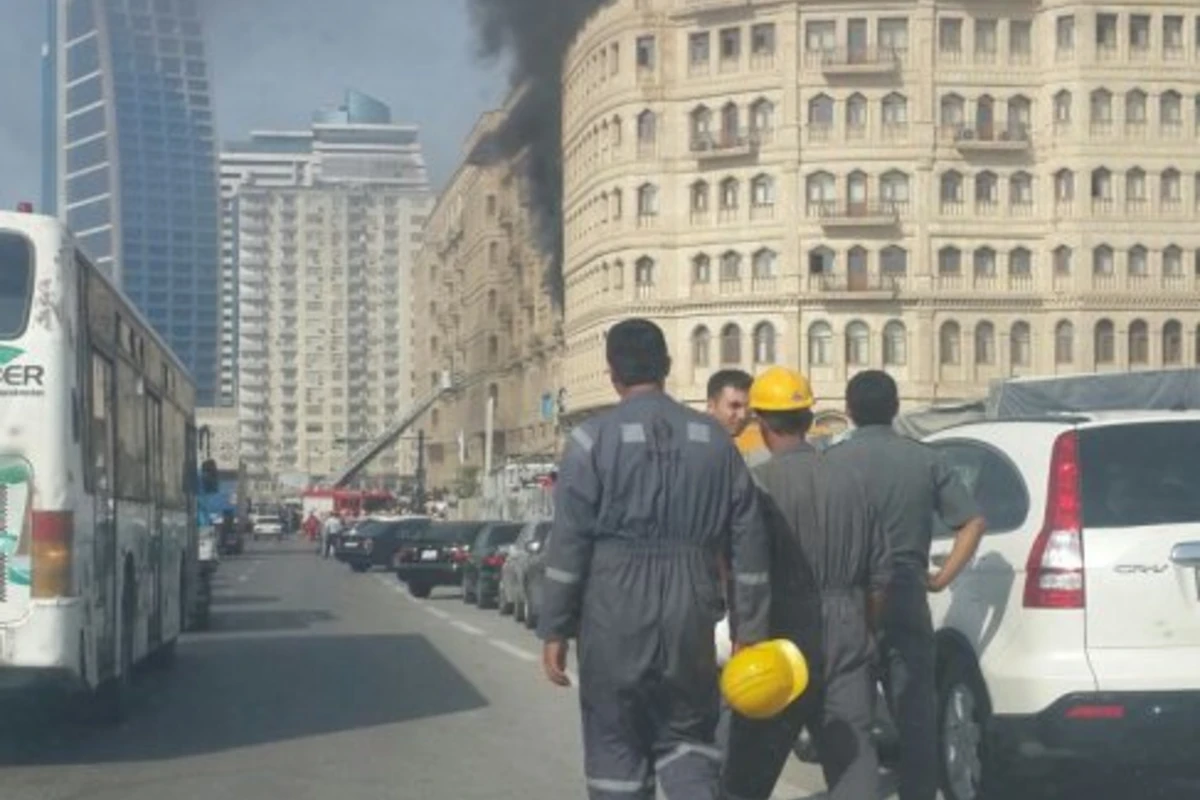 Пожар в торговом центре в Баку потушен
