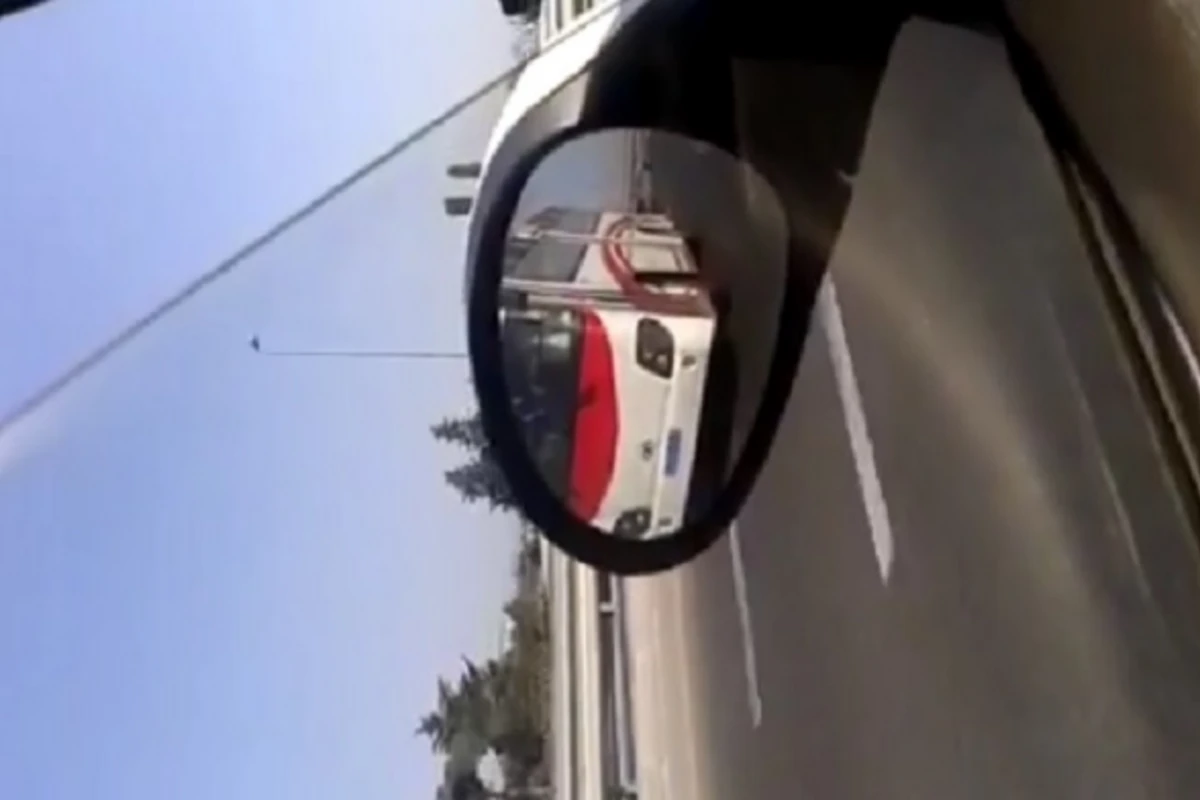 Гонка переполненных бакинских автобусов на скорости 120 км/ч (видео)