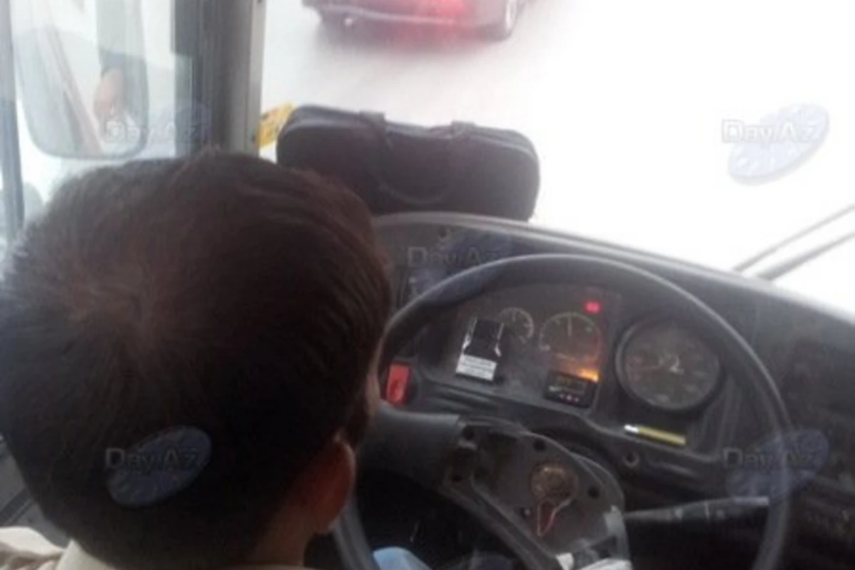 В Баку водители автобусов устроили забастовку