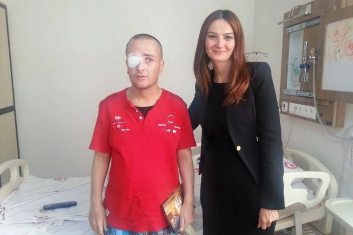 Ганира Пашаева в Турции навестила азербайджанского солдата, лишившегося глаза