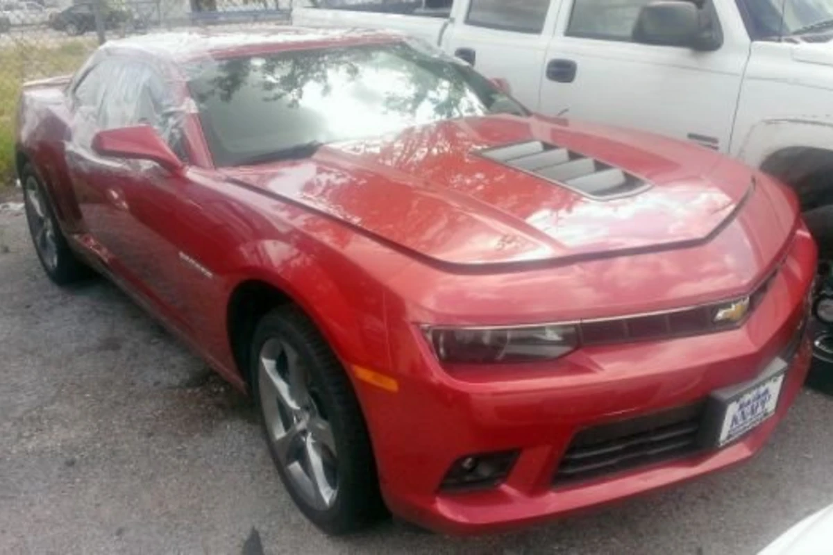 В Америке мужчина угнал семь спорткаров Chevrolet Camaro из дилерского центра