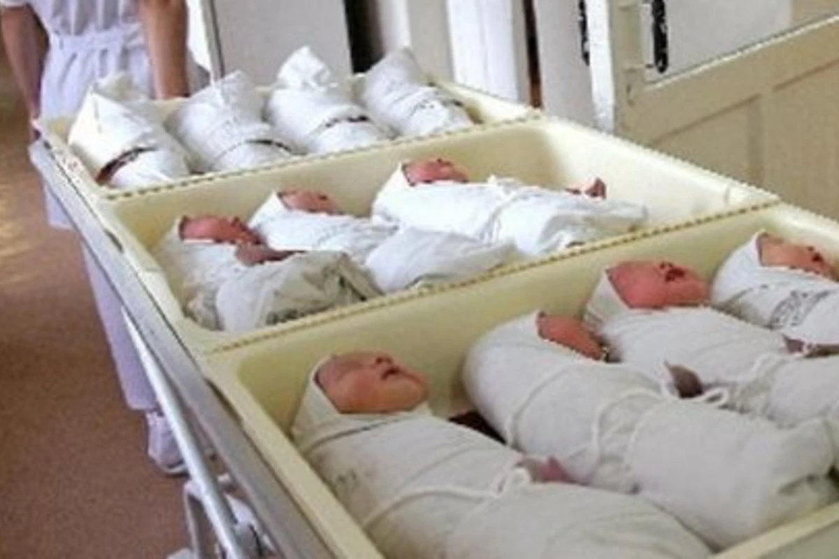 В Азербайджане за внебрачных детей будут штрафовать